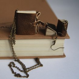 naszyjnik wisiorek książka mini książeczka