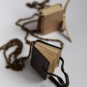 miniaturowe ksiązki, naszyjnik wisior książka, prezent dla bibliotekarki nauczycielki wychowawczyni czytelniczki